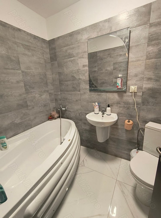 Apartament 3 camere,58mp,balcon 4mp,parcare,zona Terra