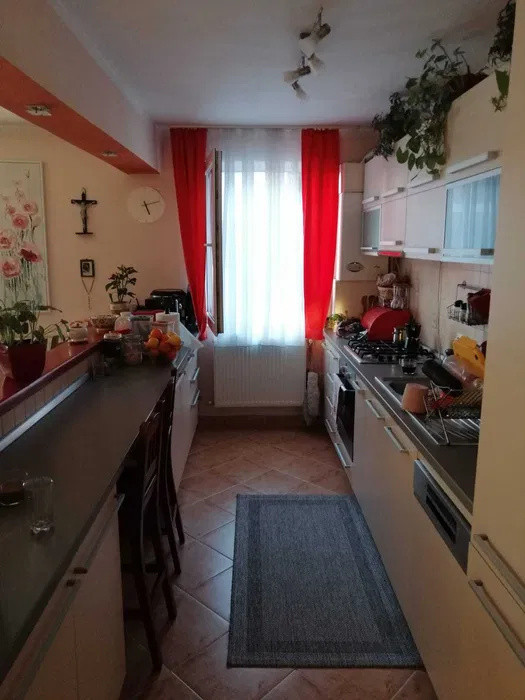 Apartament 3 camere, 81 mp., zona Florilor