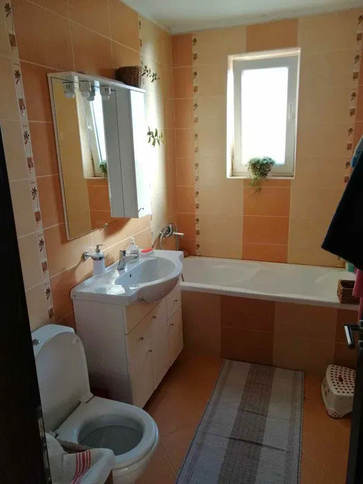 Apartament 3 camere, 81 mp., zona Florilor