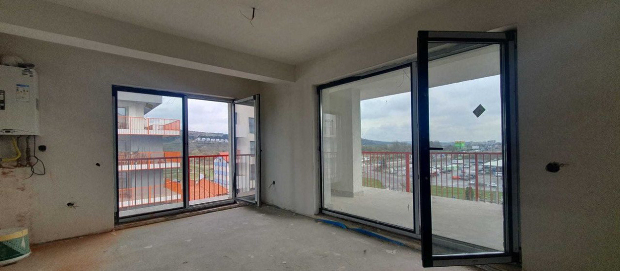 Apartament 3 camere , 2 băi , semifinisat , zona Vivo , parcare subterană .