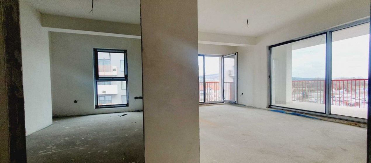 Apartament 3 camere , 2 băi , semifinisat , zona Vivo , parcare subterană .