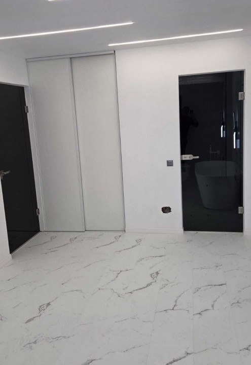 Apartament 3 camere , 2 băi , Finisat , zona Vivo , parcare subterană .