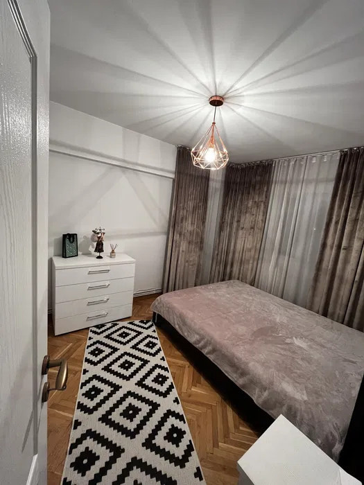Apartament 3 camere decomandate , Marasti , zona Semicentrala .