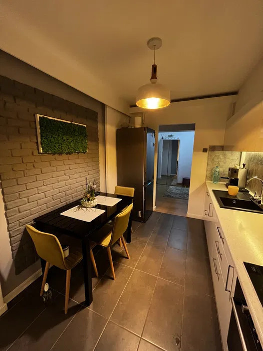 Apartament 3 camere decomandate , Marasti , zona Semicentrala .