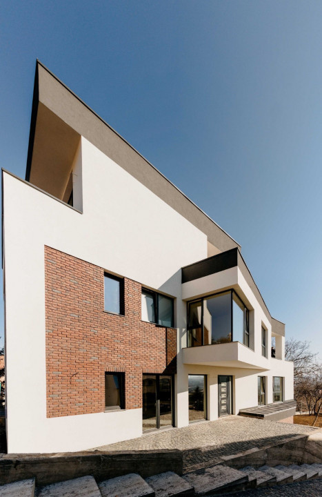 Casa cuplata 265 mp -PANORAMA- Dambul Rotund-