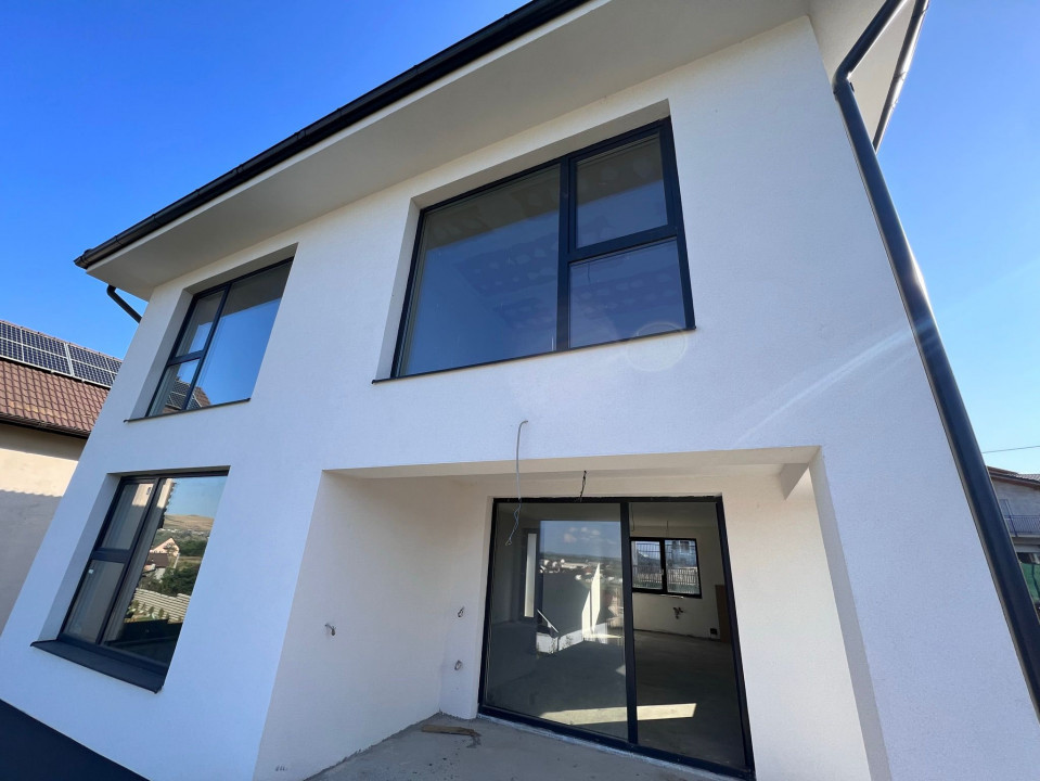 Casa individuala spatioasa D+P+E in Campenesti