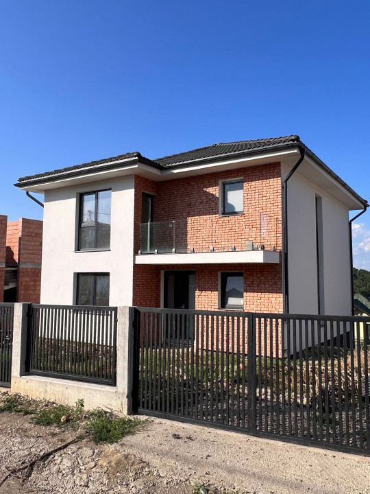 Casa individuala spatioasa D+P+E in Campenesti