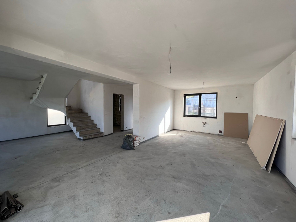 Casa individuala spatioasa D+P+E in Campenesti