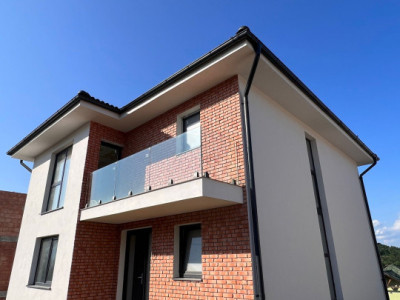 Casa individuala spatioasa D+P+E in Campenesti