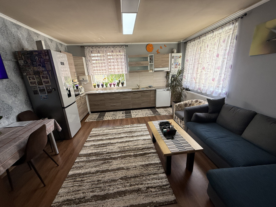 Casa alipită, 208mp utili, 304mp teren, zona PETROM, Baciu
