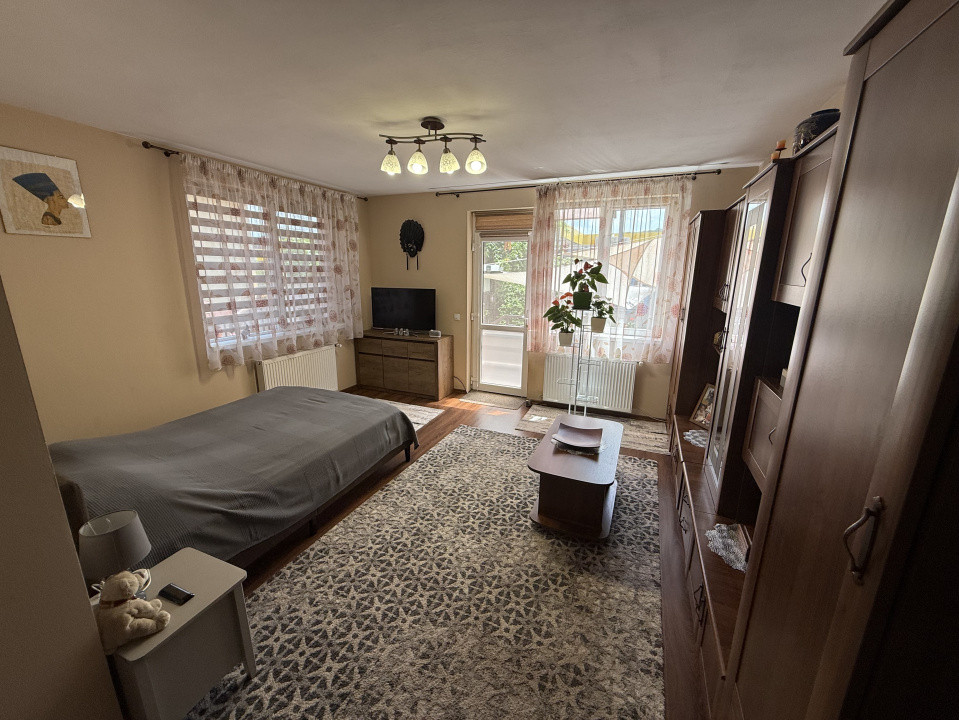 Casa alipită, 208mp utili, 304mp teren, zona PETROM, Baciu