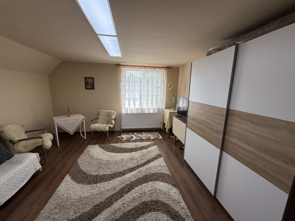 Casa alipită, 208mp utili, 304mp teren, zona PETROM, Baciu