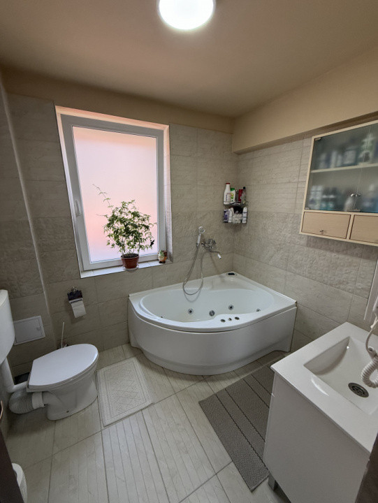 Casa alipită, 208mp utili, 304mp teren, zona PETROM, Baciu