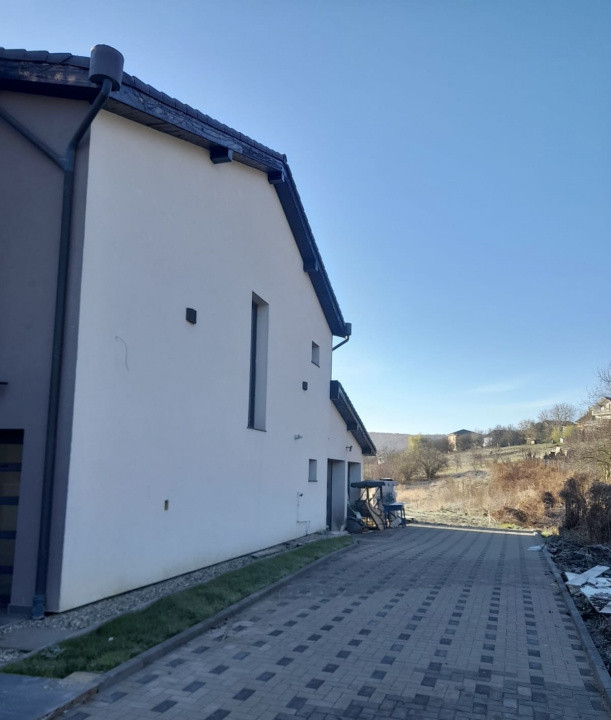 Case individuală, Dezmir, 2 garaje, 500mp teren