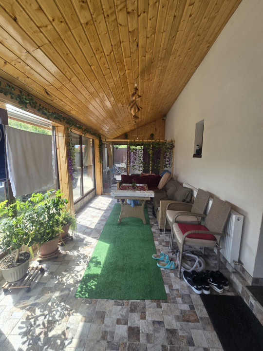 Casa individuală cu Panoramă, garaj și o terasă acoperită, Campenesti 