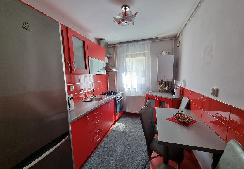  3 camere decomandat , Zona Big Manastur, etaj intermediar 