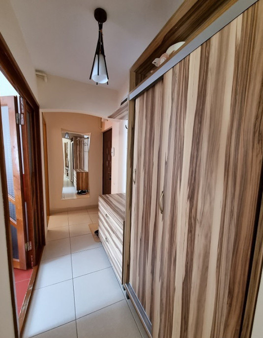  3 camere decomandat , Zona Big Manastur, etaj intermediar 