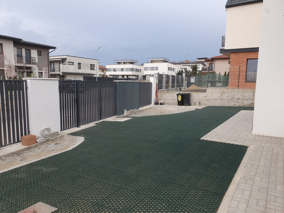 Duplex semifinisat, Voronet, 170mp utili,400mp teren