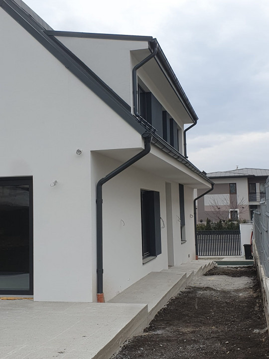 Duplex semifinisat, Voronet, 170mp utili,400mp teren
