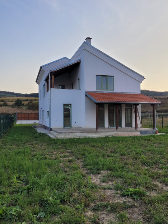 Casa individuală 171mp utili, 958mp teren 