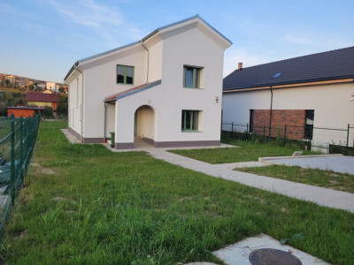 Casa individuală 171mp utili, 958mp teren 