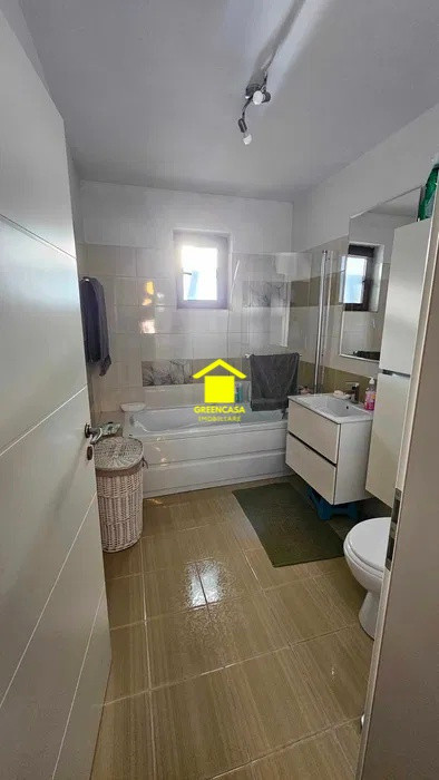 Apartament 3 camere, 93 mp, parcare subterană, zona Florilor