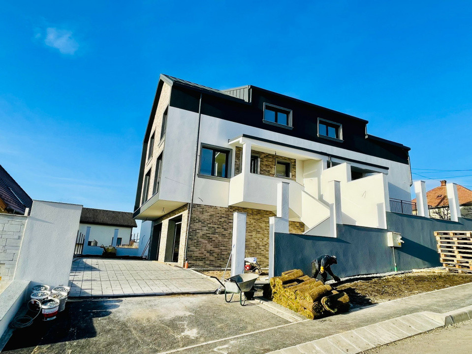 Duplex cu panorama asupra orasului zona Dambul Rotund