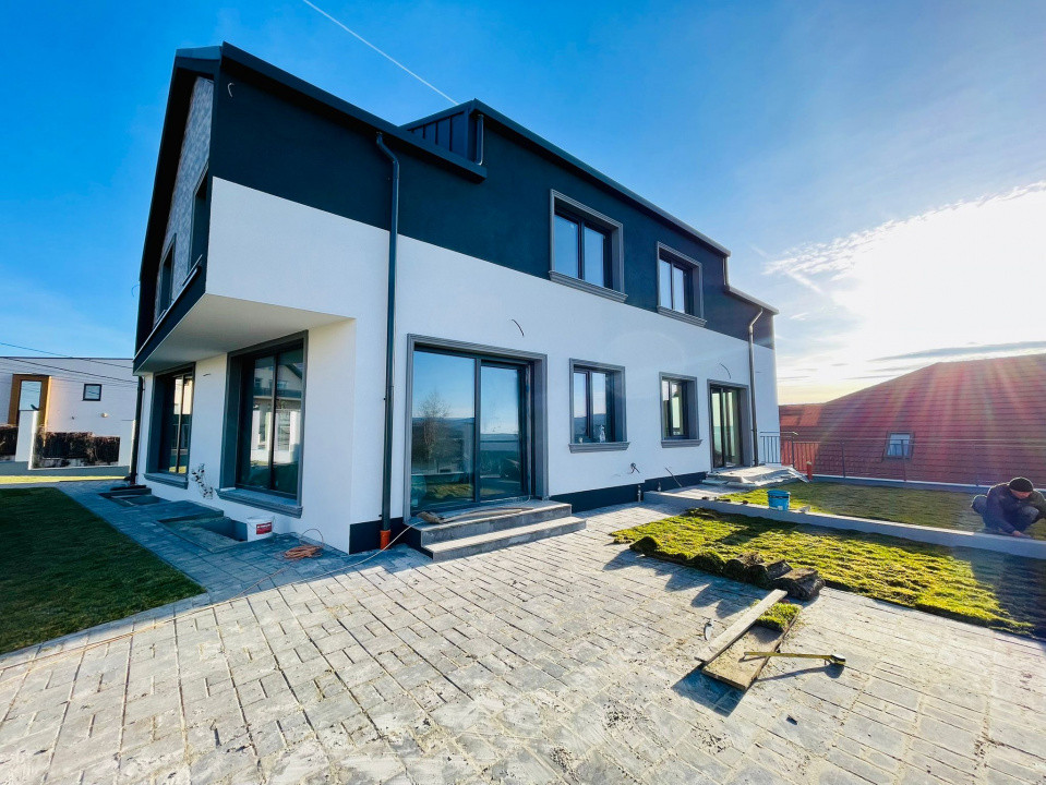 Duplex cu panorama asupra orasului zona Dambul Rotund