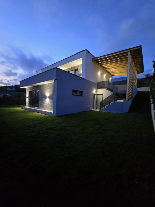 Casa individuala P+E, pompa de căldură, panouri fotovoltaice