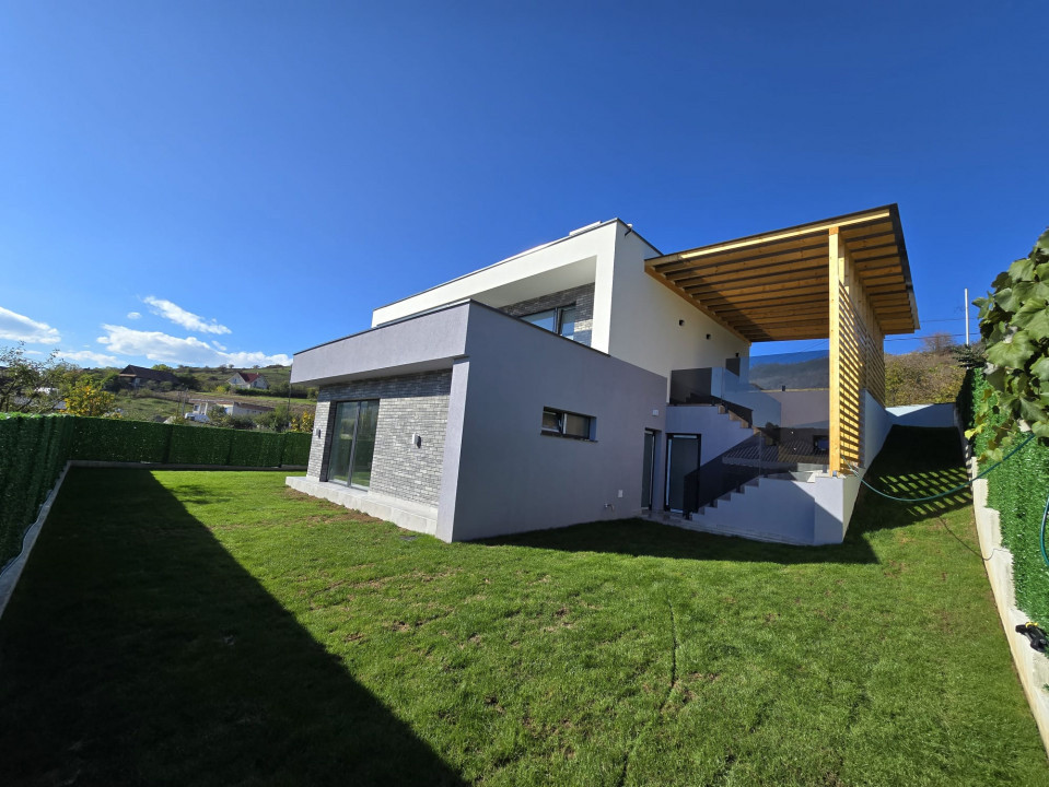 Casa individuala P+E, pompa de căldură, panouri fotovoltaice