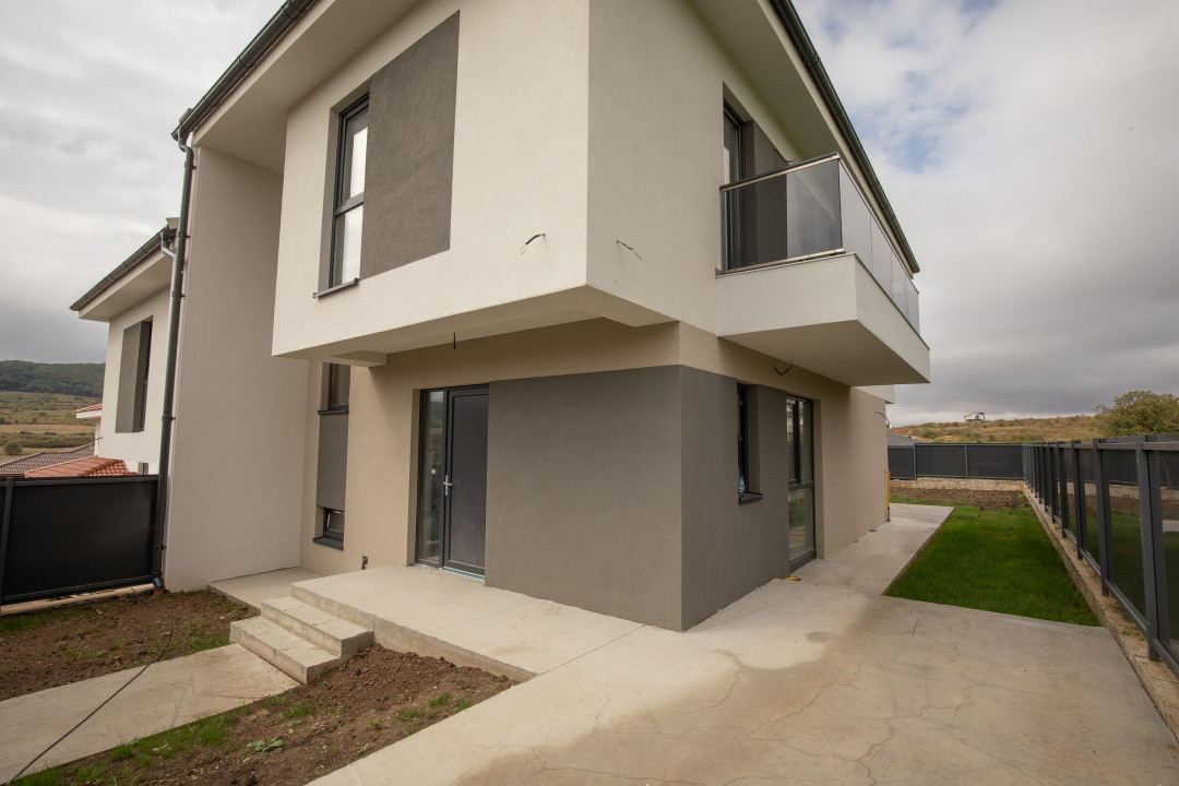 Duplex deosebit, 206mp utili, 300mp teren 