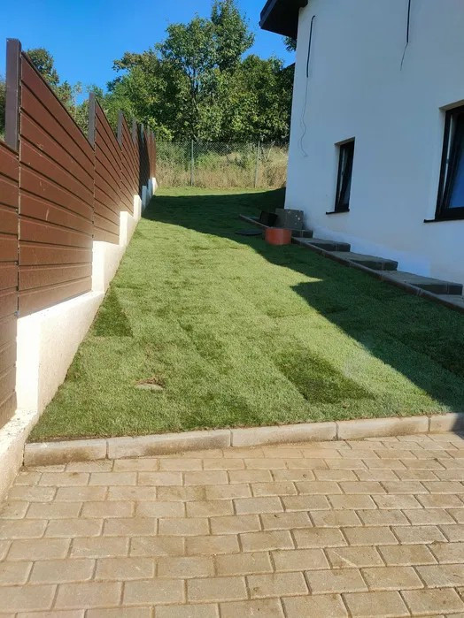 Case individuale , Stolna, in curte privata