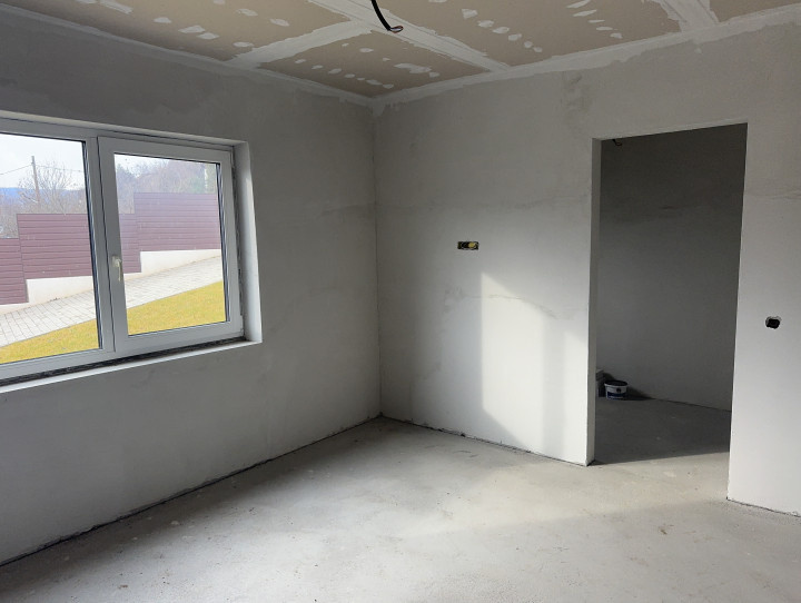 Case individuale , Stolna, in curte privata