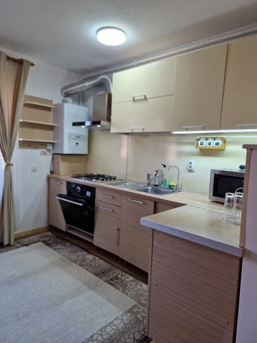 Apartament de inchiriat 3 camere zona Florilor