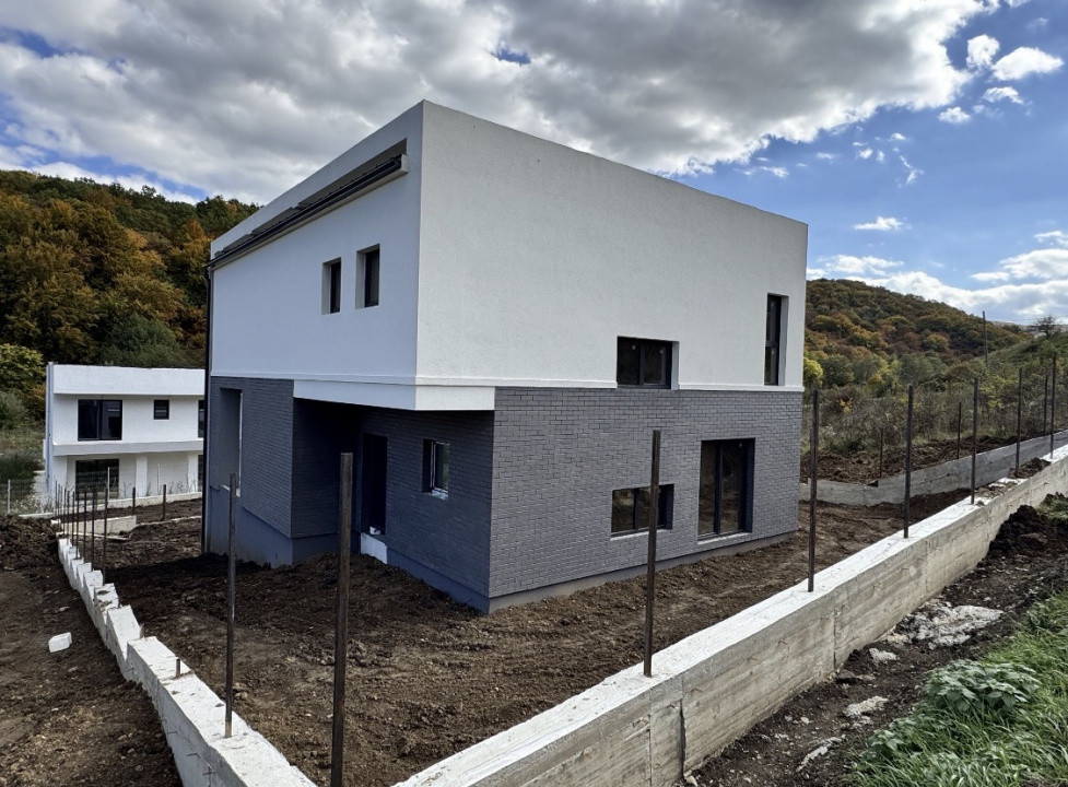 PROIECT EXCLUSIVIST! Casa Individuala cu garaj 225mp, teren 500mp