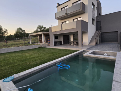 Casa unifamilială deosebită, 300mp utili, teren 500mp, LUX 