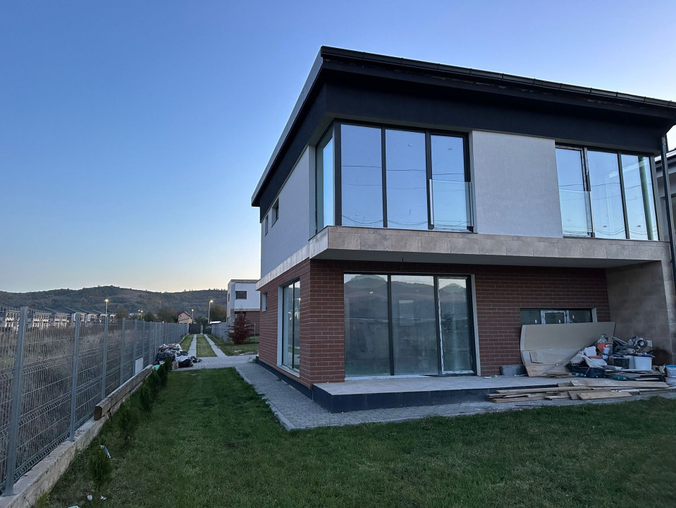 Casa Individuală 191mp  construiți , 725mp teren 