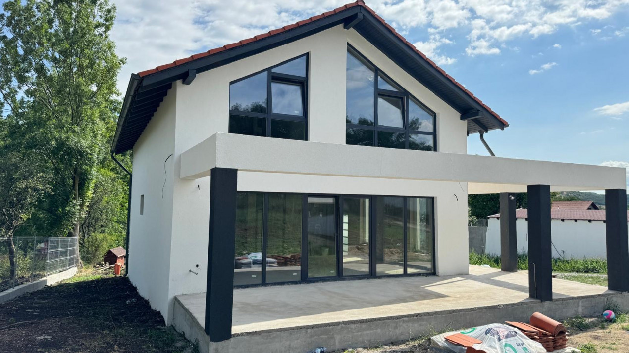 Casă nouă 140mp utili, cu 700 mp teren,localitatea Sălicea,Cluj