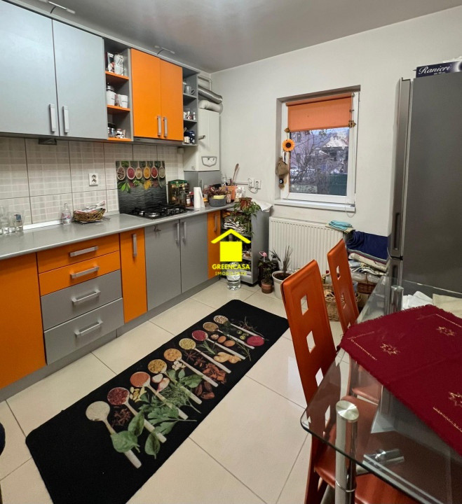Apartament cu 3 camere, 76 mp. zona Cetatii