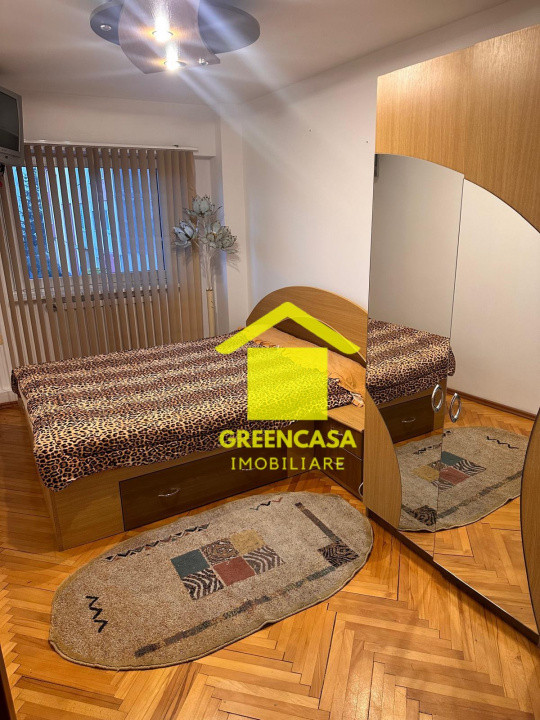 Apartament 4 camere, Central-Manastur