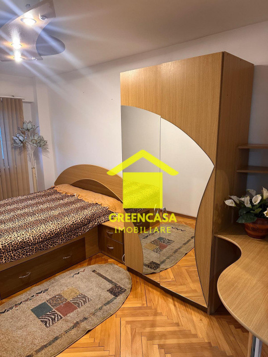 Apartament 4 camere, Central-Manastur