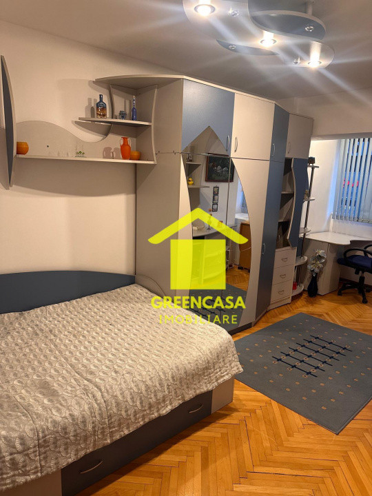 Apartament 4 camere, Central-Manastur