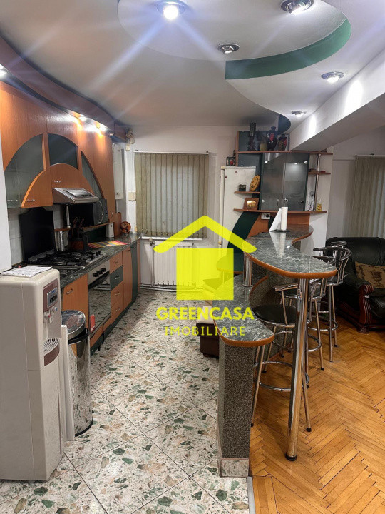 Apartament 4 camere, Central-Manastur