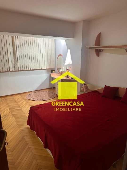 Apartament 4 camere, Central-Manastur