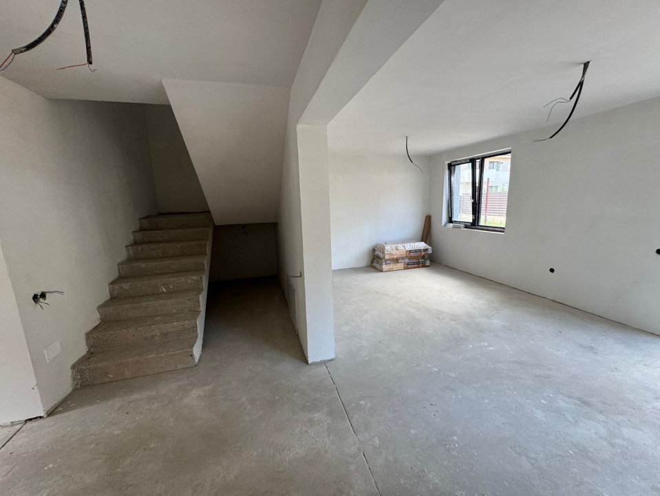 Duplex semifinisat la liziera padurii, 4 camere, 120mp, 240mp teren