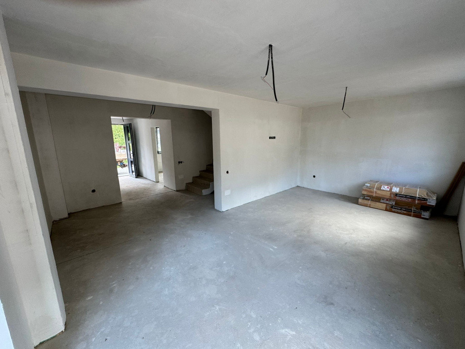 Duplex semifinisat la liziera padurii, 4 camere, 120mp, 240mp teren