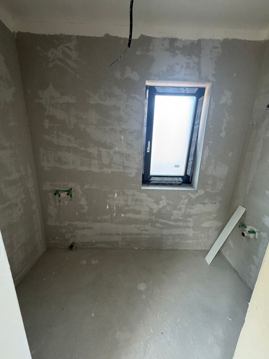 Duplex semifinisat la liziera padurii, 4 camere, 120mp, 240mp teren