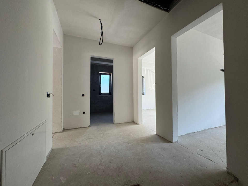 Duplex semifinisat la liziera padurii, 4 camere, 120mp, 240mp teren