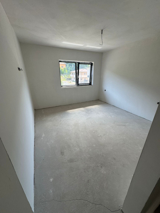 Duplex semifinisat la liziera padurii, 4 camere, 120mp, 240mp teren