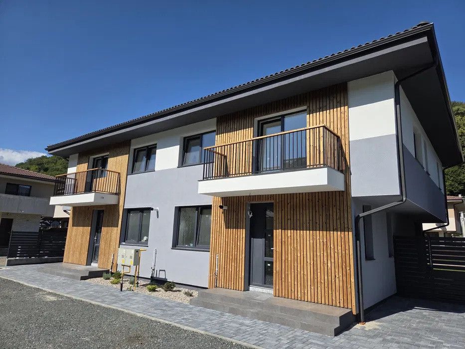Duplex semifinisat la liziera padurii, 4 camere, 120mp, 240mp teren